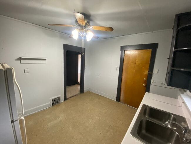 Building Photo - 924 N Franklin St