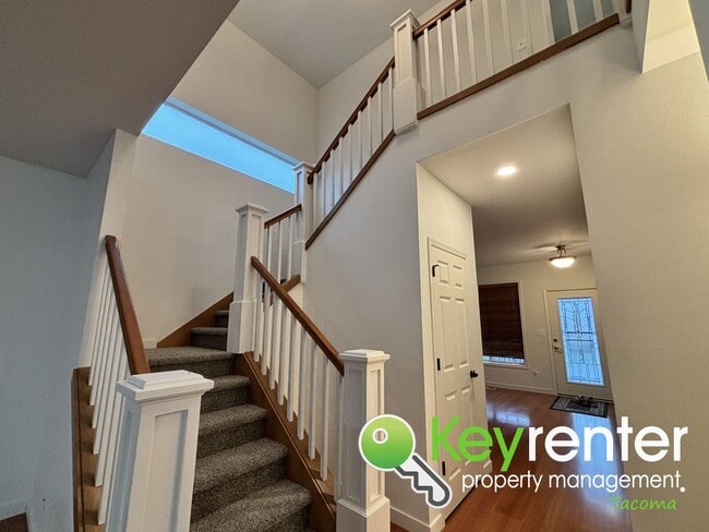 Building Photo - Beautiful 4 Bedroom 2.5 Bathroom Tacoma Home for Rent in Quiet Cul-De-Sac Community