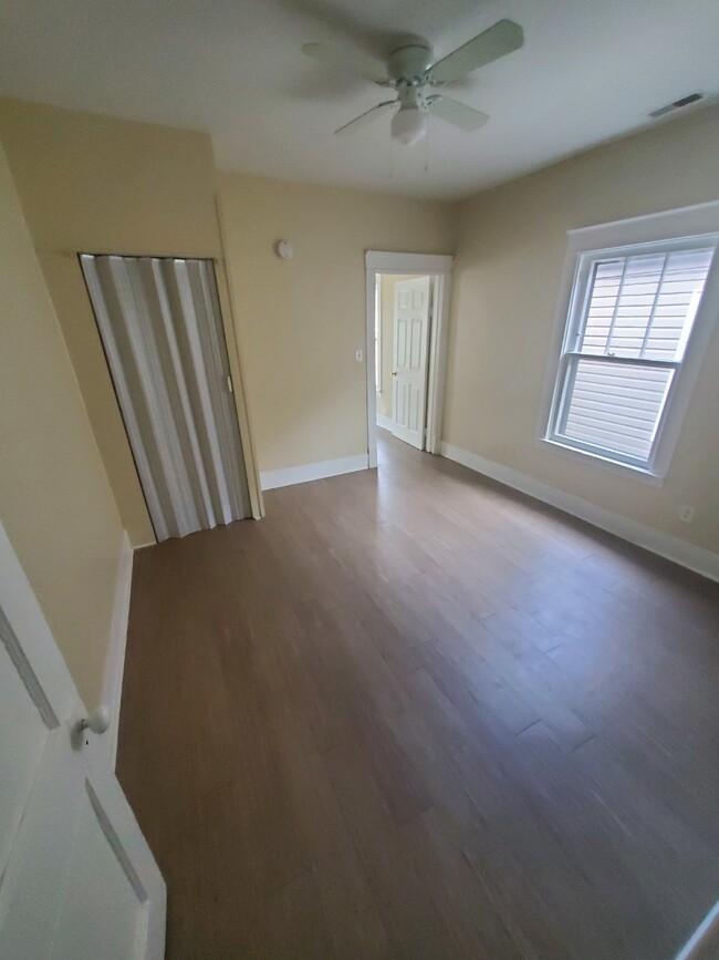Building Photo - "2-Bedroom Duplex Home in Louisville with ...