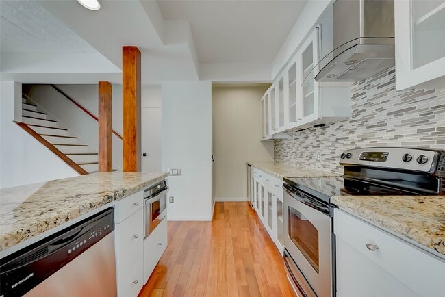 Building Photo - 926 Heights Blvd