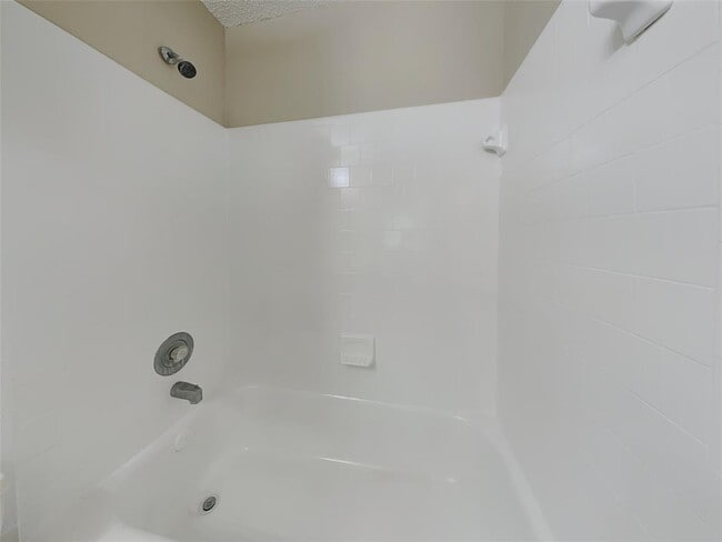 Building Photo - 8527 Woodland Willows Dr