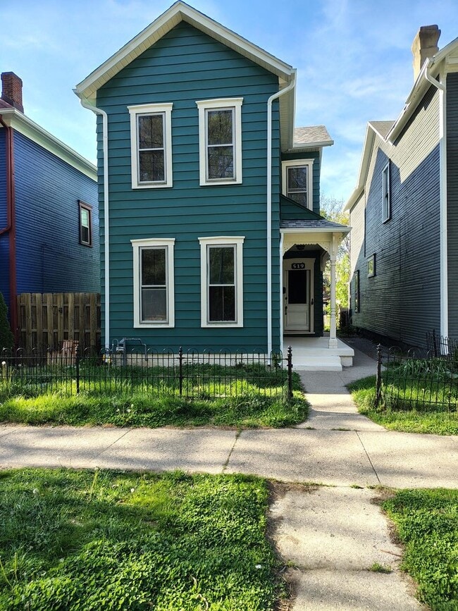 Building Photo - 3 Bed, 1.5 Bath home– Move-In Ready!