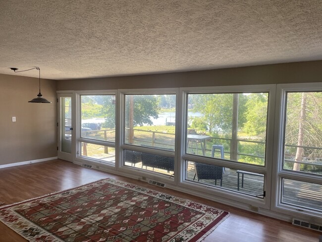 donning room to deck with walk down to lake - 4335 Ormond Dr