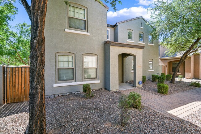 Primary Photo - 3299 E Loma Vista St