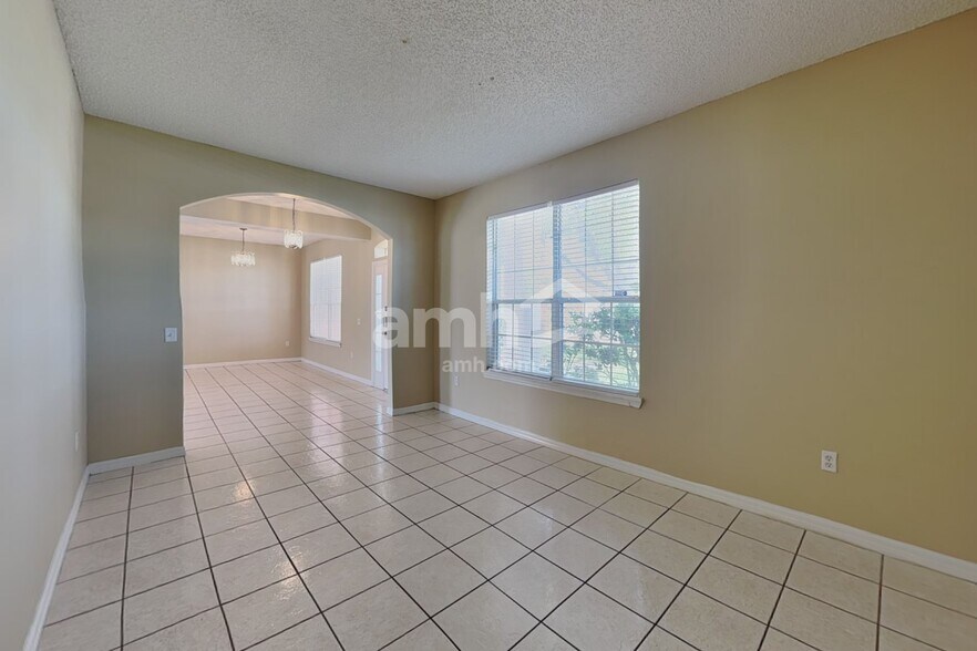 Building Photo - 2505 Sherbrook Ln