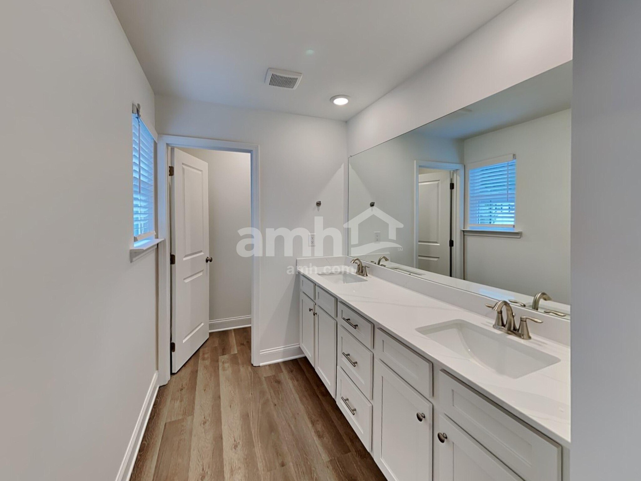 Building Photo - 1001 Highland Walk