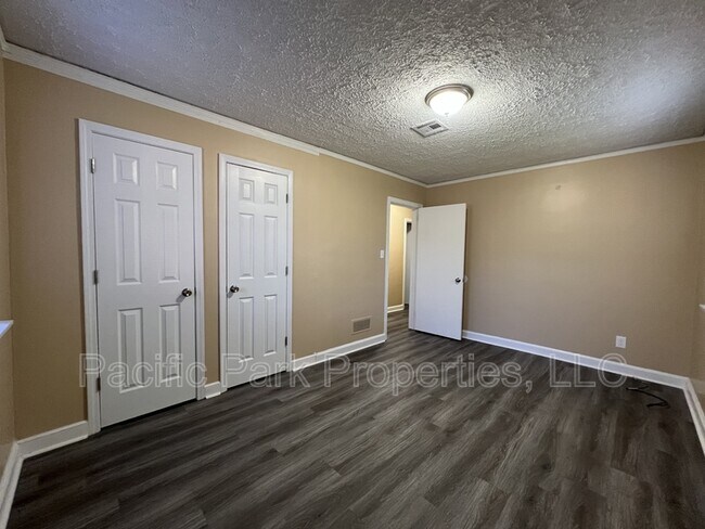 Building Photo - 3745 Honeysuckle Ct