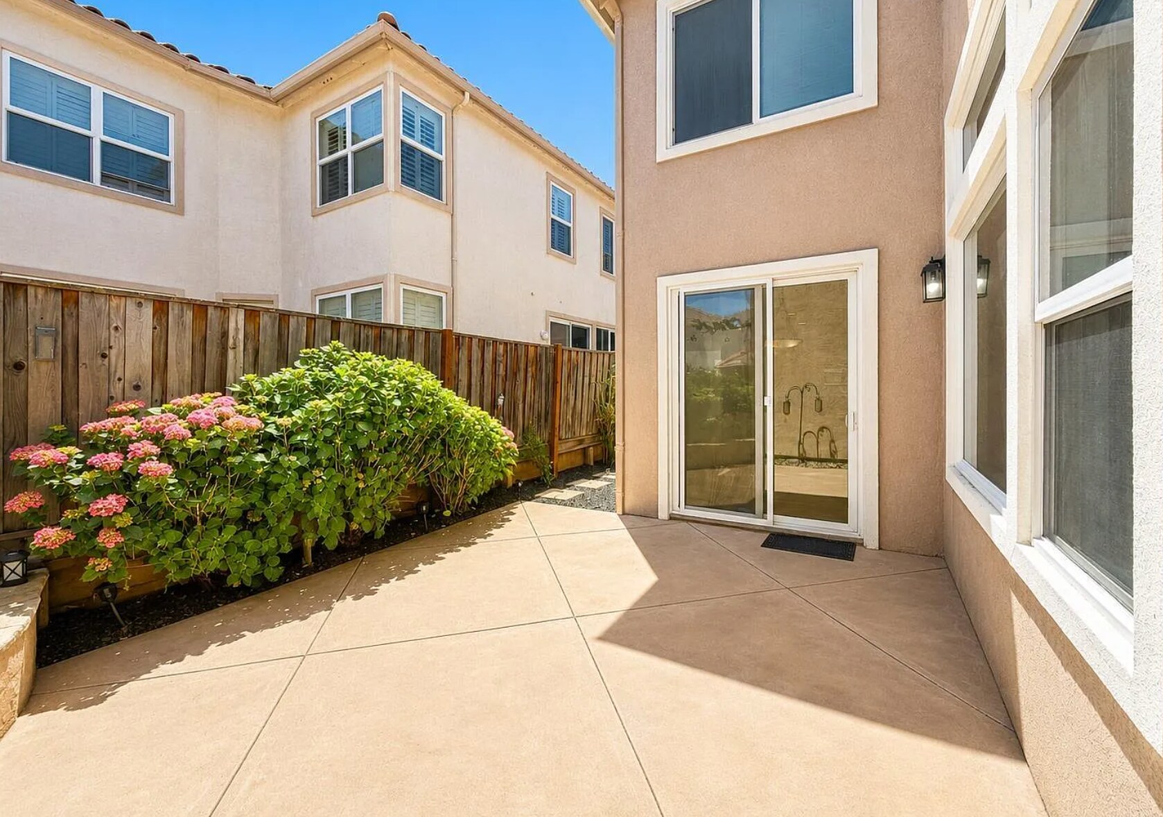 Building Photo - 5 Almond Orchard Ln