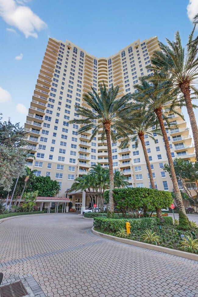 Building Photo - 19501 W Country Club Dr