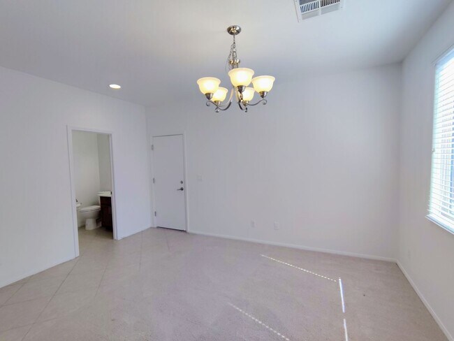 Building Photo - Southwest Near Summerlin