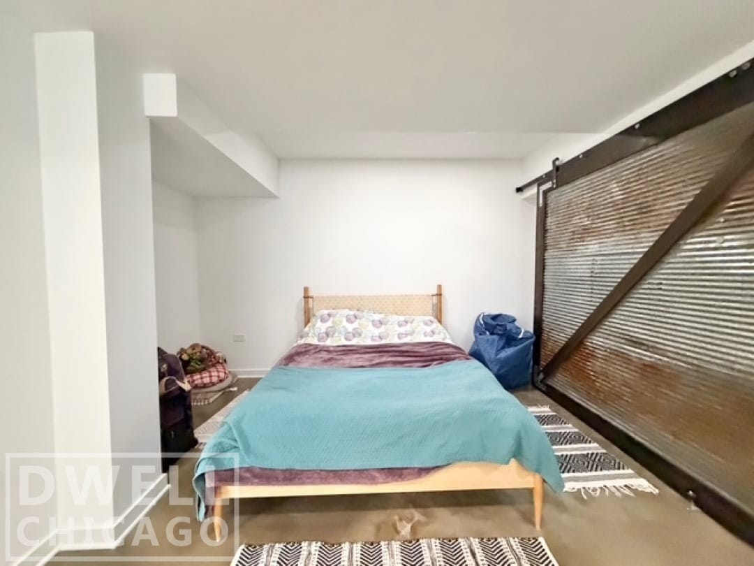 Building Photo - 2121 N Albany Ave