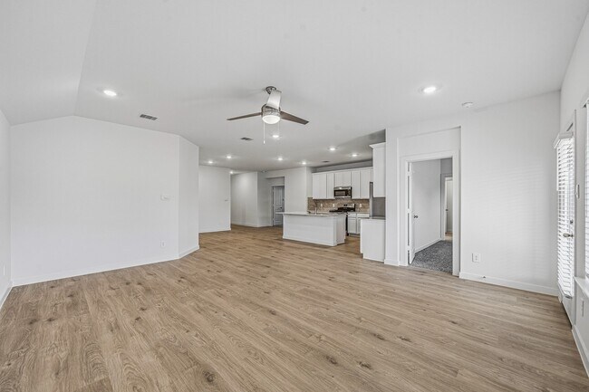 Building Photo - 3919 Langridge Dr