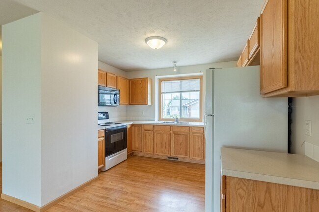 Building Photo - 7229 Whitewater Ln