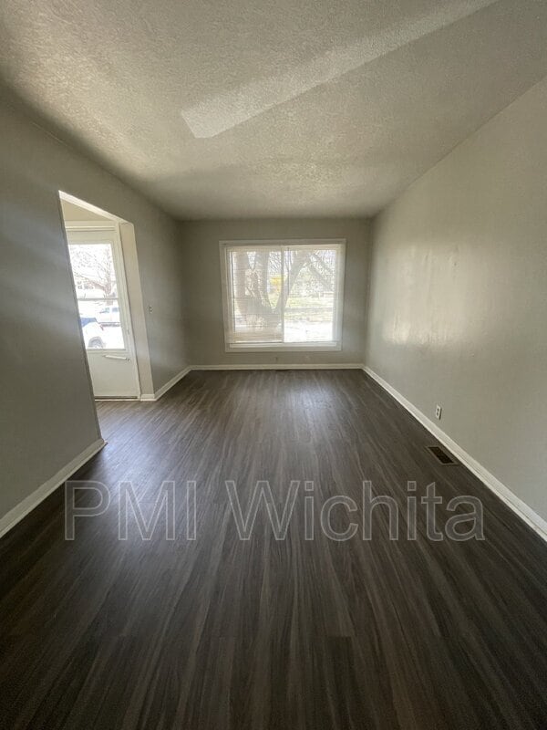 Building Photo - 2322 S Broadview St