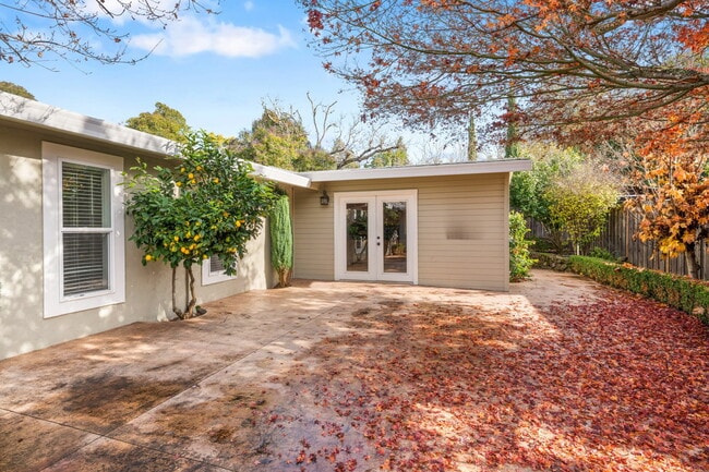 Building Photo - 824 Prince Ave