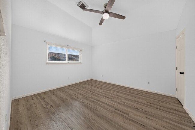 Building Photo - 17006 Enchanted Cir E