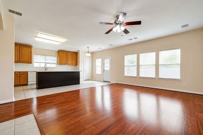 Building Photo - 5402 Rosehaven Ct