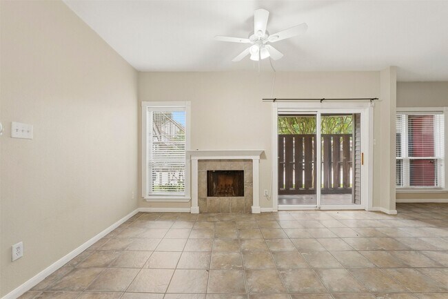 Building Photo - 2025 Augusta Dr