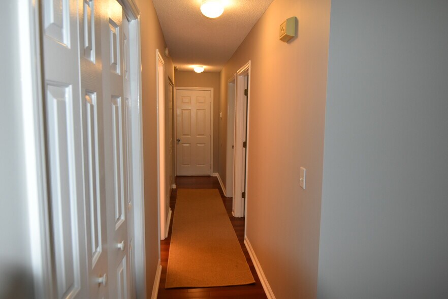 Building Photo - 4824 Weybridge Ln