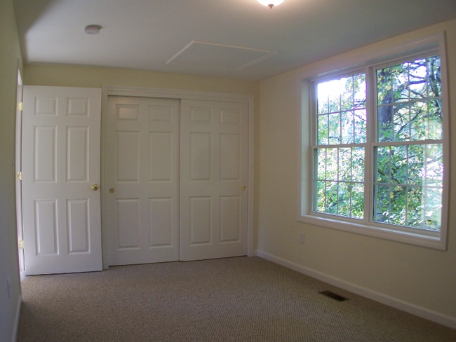 Building Photo - 4 Jessica Ln