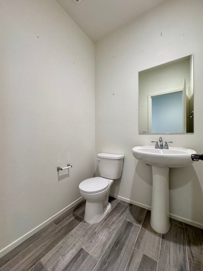 Building Photo - 4 bedroom single story Spencers Crossing h...