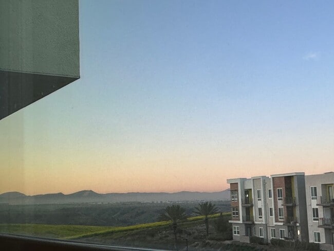 Building Photo - 1812 Mint Ter