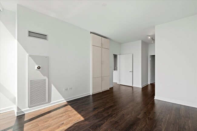Building Photo - 1201 S Prairie Ave