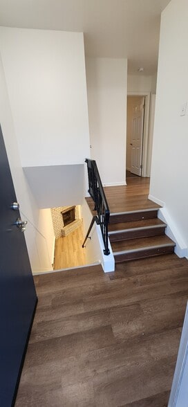 Primary Photo - 195 Summit View Ct