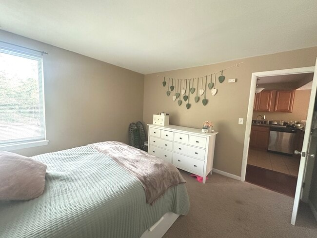 Building Photo - 5825 Oakwood Dr