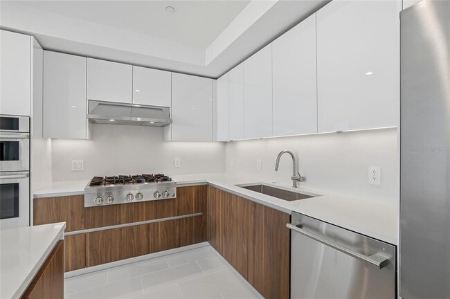 Building Photo - 400 Central Ave