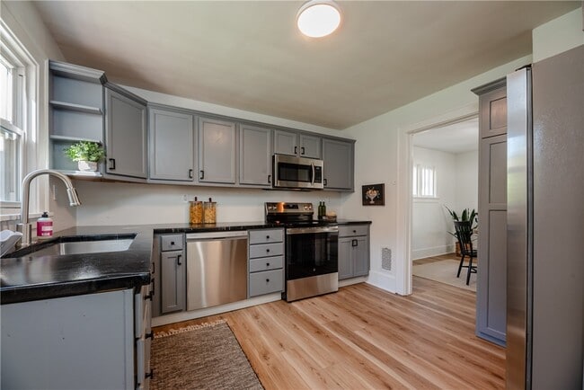 Building Photo - 116 W Spruce St