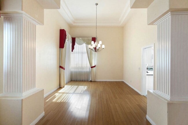 Building Photo - 2120 Waterbury Ln