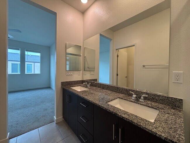 Building Photo - Beautiful 3BD/2.5BA Townhouse in San Ysidro W/ W/D, A/C, 2-Car Garage, Balcony, and Community Parks!