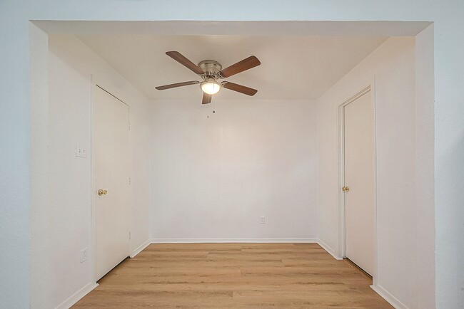 Building Photo - For Lease | Efficiency 1 Bath | 600 Sq Ft ...