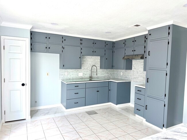 Building Photo - 718 Blue Rock Ct