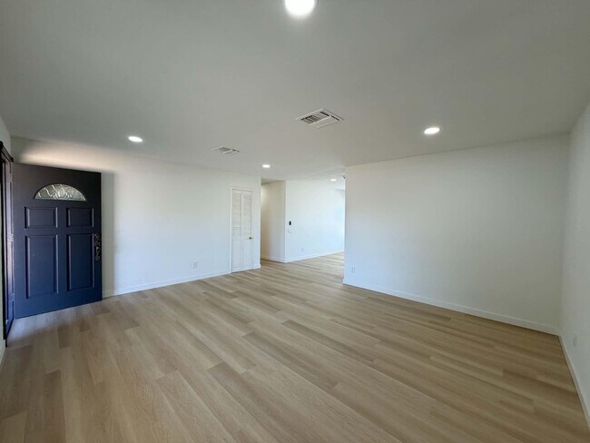 Building Photo - 69150 San Susanna Ave