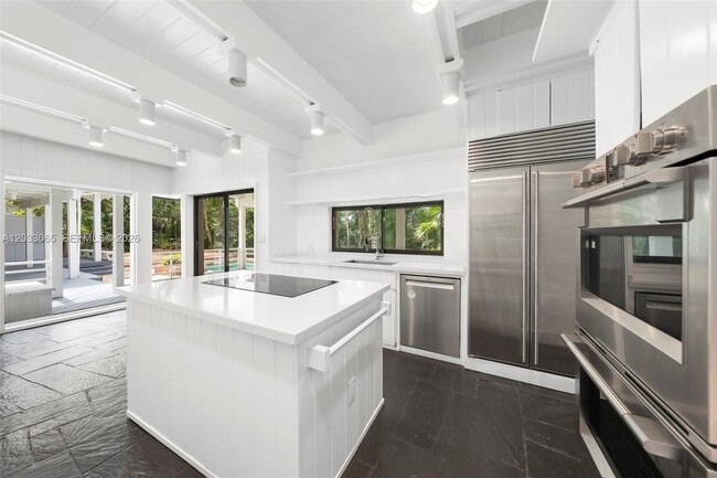 Building Photo - 5600 Oakwood Ln