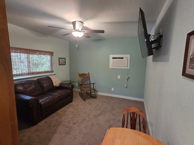 Building Photo - 23369 Shadybrook Dr