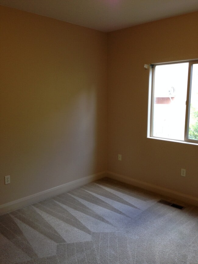 Building Photo - Nice Apartment In Washington