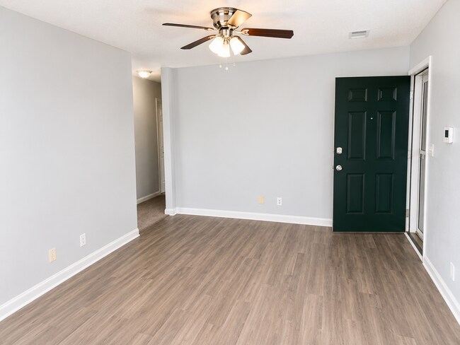 Building Photo - Half off rent in August