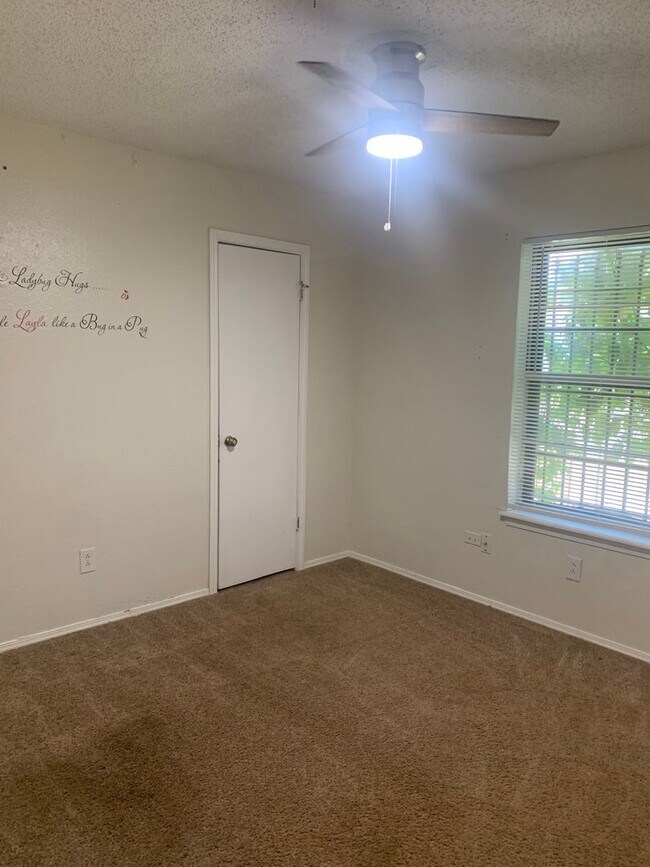 Building Photo - 4bedroom in 2bathroom located in Avondale