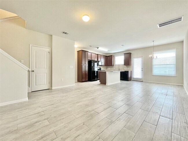 Building Photo - 513 N Heatherwilde Blvd