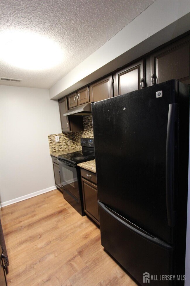 Building Photo - 2202 Aspen Dr