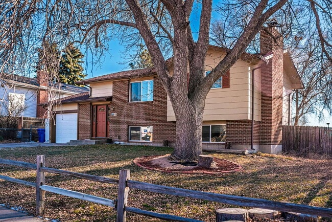 Building Photo - 5 bedrooms ,2 bathrooms and on 0.32 acres for rent