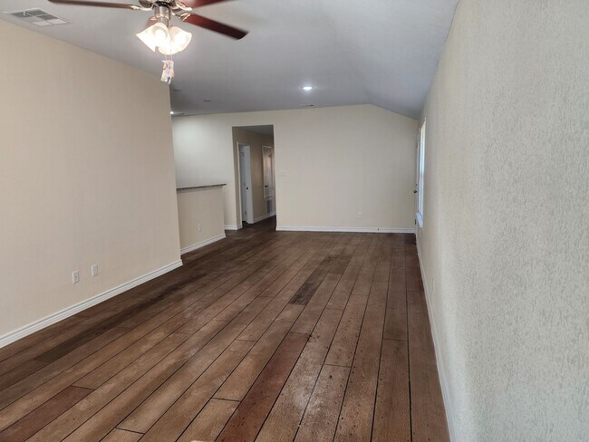 Building Photo - 546 Lost Trl