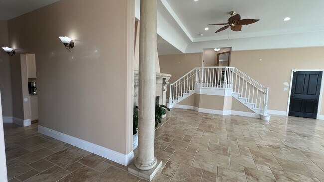 Building Photo - Coastal Living Awaits