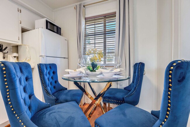 Building Photo - 220 Mitchell St