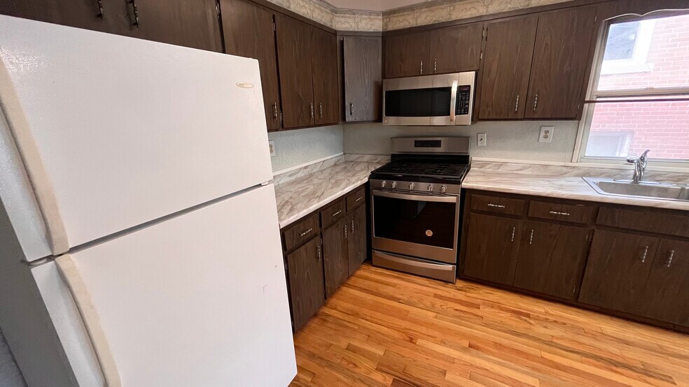 Building Photo - 5859 Hobart St