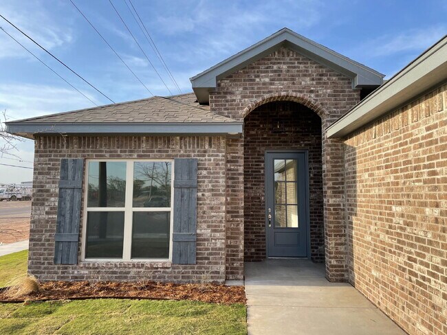 Building Photo - Recently Built 4/2/2 in Frenship ISD!