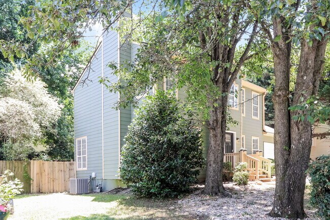 Building Photo - 1980 Morning Walk NW